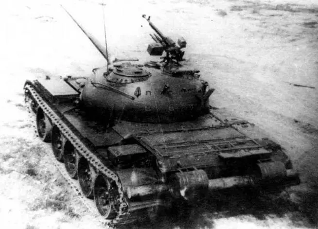 Вид сзади на танк Т54 обр 1951 г Хорошо видна полусферическая форма башни - фото 19