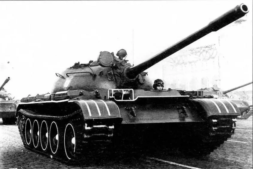 Средний танк Т54Б Москва 7 ноября 1962 года Обращает на себя внимание - фото 24