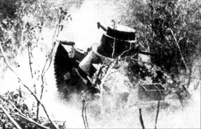 Легкий танк Хаго во время атаки американских позиций на полуострове Батаан - фото 38