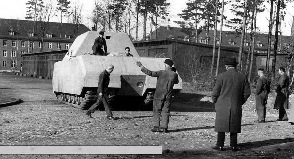 Маус Тур 2051 прибыл в Бёблинген 14 января 1944 года Первый прототип - фото 10