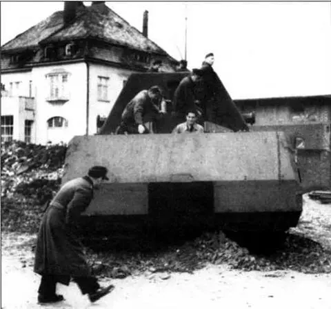 Первая поездка по двору завода На танке установлена балластная башня с - фото 9