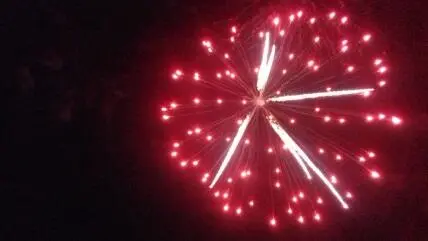 Abb Feuerwerk mit Flammfärbung durch Emission eig Foto Halogene und - фото 16