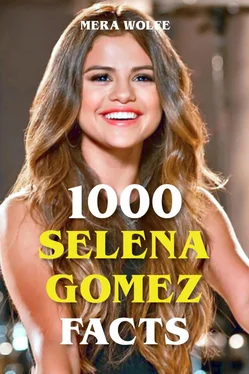 Mera Wolfe 1000 Selena Gomez Facts обложка книги