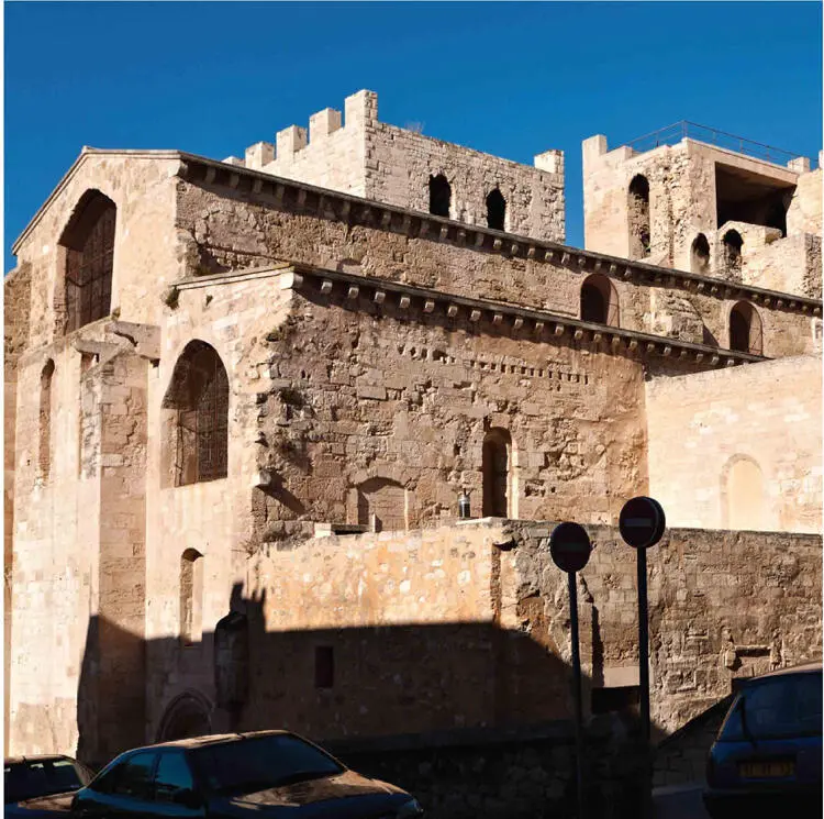 Le plus impressionnant cest que ce bâtiment est un des plus anciens vestiges - фото 3