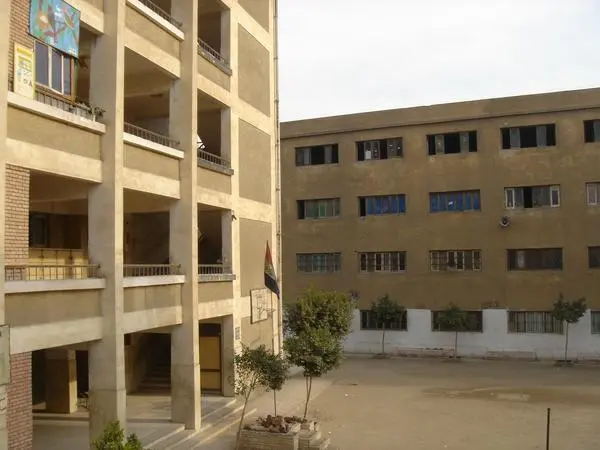Die Gebäude der Mittelschule im benachbarten Tonsy Mona in ihrem ehemaligen - фото 9