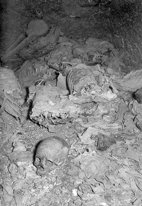 Разоренная семейная усыпальница в Фивах Оскверненные гробницы - фото 83
