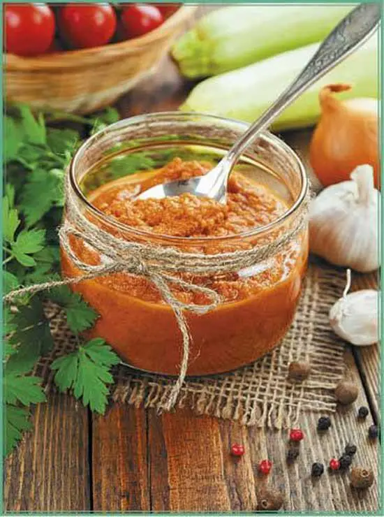 Кабачки морковь и лук нарезать кружочками выложить в форму для запекания - фото 51