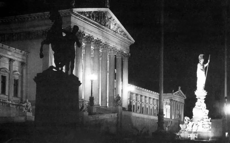 Здание парламента в Вене Исходившие от Гитлера и первого имперского - фото 16