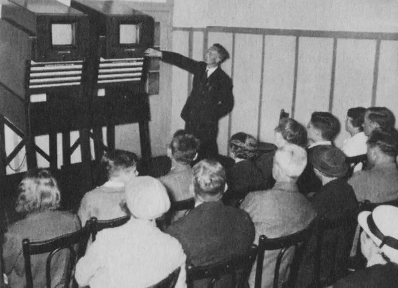 Телевизионная комната в которой показывались Олимпийские игры 1936 года - фото 140