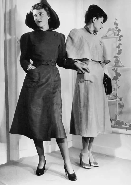 Голубой и серый осенние плащи 1938 год В 19411943 годах на страницах Моды - фото 171