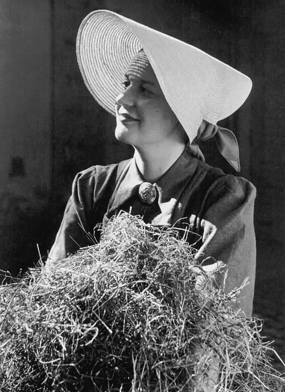 Соломенная шляпка разработанная для Имперской трудовой службы 1941 год - фото 173