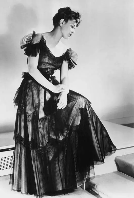 Вечернее платье из тюля 1938 год Вечернее платье из белого сатина 1938 - фото 180