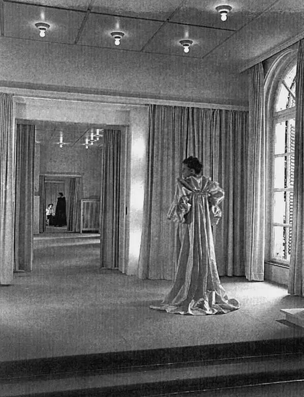 Помещение для показов мод в Управлении моды Франкфурта Определенные ролевые - фото 198