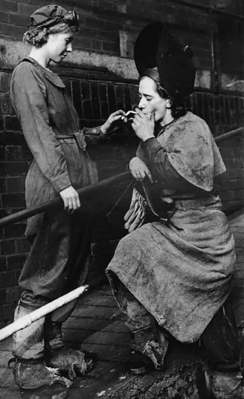 Истинный облик женщин трудившихся на оборонных предприятиях В одной из своих - фото 236