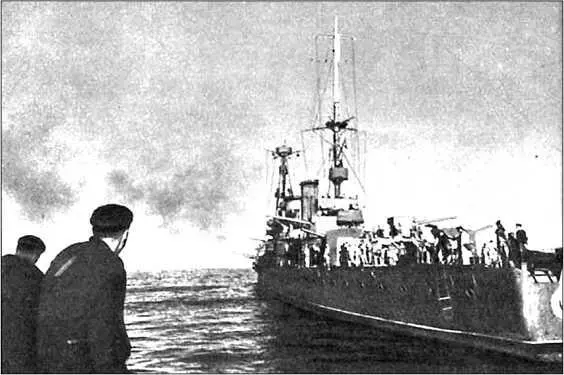 Огонь ведет крейсер Червона Украина 1941 г Одесса готовится к обороне - фото 13