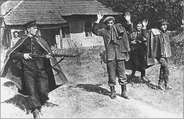Румыны плененные морпехами под Одессой Август сентябрь 1941 г Крейсер - фото 20