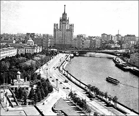 Москворецкая набережная в Москве 1970е гг Станция метро Арбатская в - фото 13