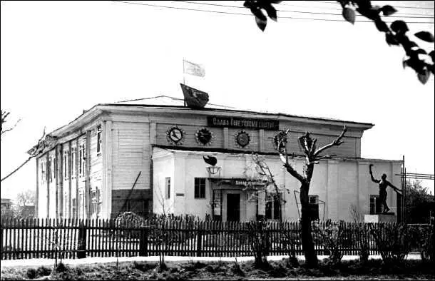 Спортивная школа в одном из районных центров 1970е гг Концертный зал в - фото 17