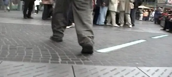 Und weiter gehts Diese altmodisch gestreiften Hosen und darunter die - фото 14