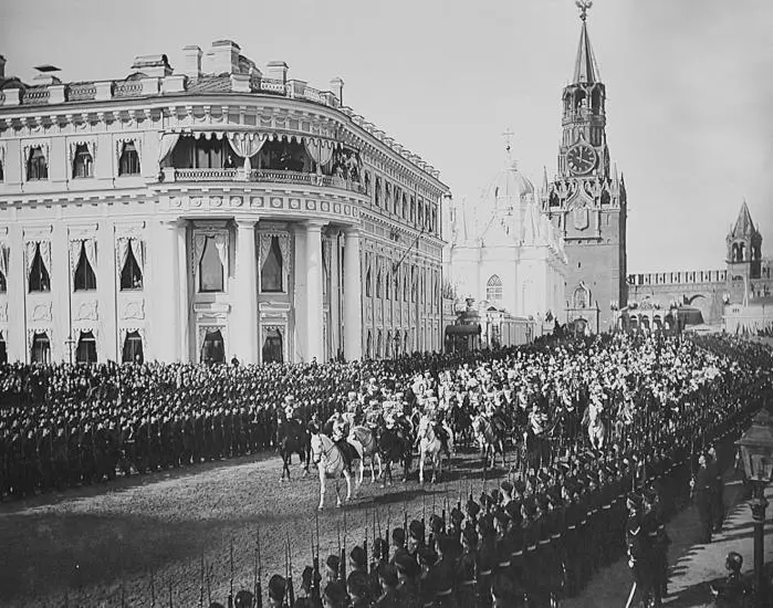 Коронация Николая II в Москве Процессия в Кремле 9 мая 1896 г Миропомазание - фото 1