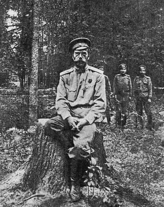 Император Николай II в Царском Селе после отречения Фото 1917 г Дом Ипатьева - фото 43