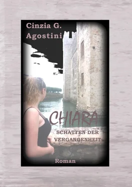 Cinzia G. Agostini CHIARA SCHATTEN DER VERGANGENHEIT обложка книги