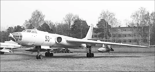 Ракетоносец Ту16 Фото А Широкорада Летающая лодка Б12 на аэродроме в - фото 30