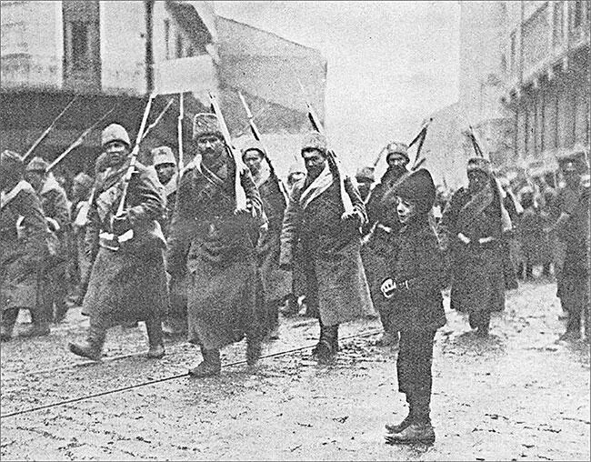 Галицийская операция Русские войска входят во Львов 1914 г Генерал Н И - фото 13