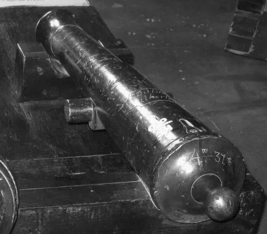½фунтовая французская бронзовая пушка длиной 910 мм и весом 776 кг Пушка - фото 59