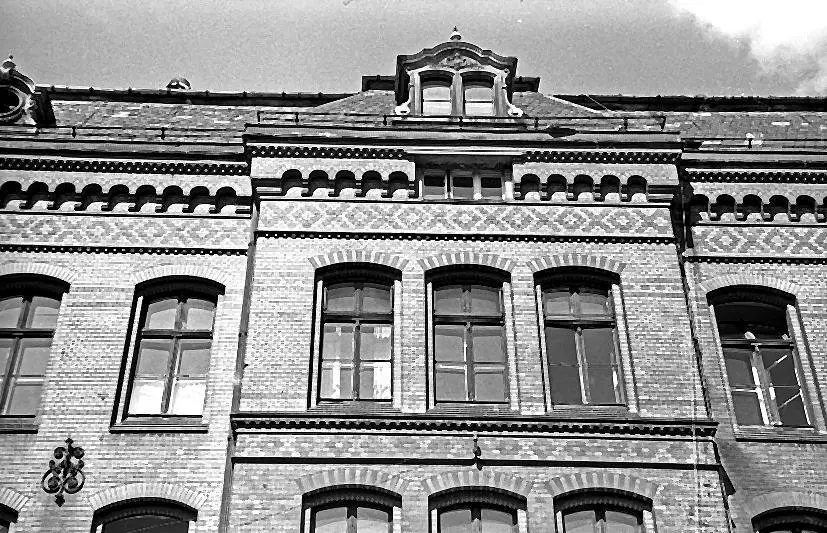 Фасад здания на Клинической Городская больница на берегу Замкового пруда - фото 235