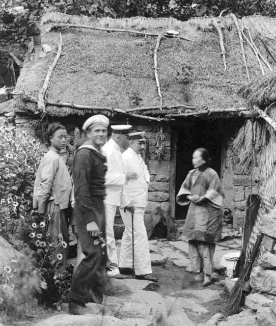 Marineartilleristen mit Chinesen Im Ersten Weltkrieg kam Kiautschou nach der - фото 44