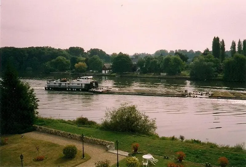 Foto 03 Seine mit Containerschiff Ausblick aus unserem Zimmer Die - фото 5