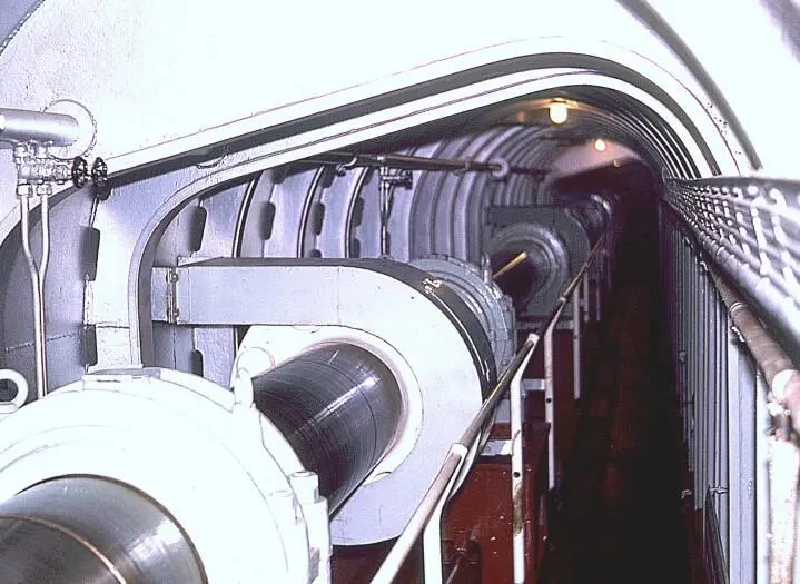 Wellentunnel tief unten im Maschinenraum der Geert Howaldt So ein - фото 24