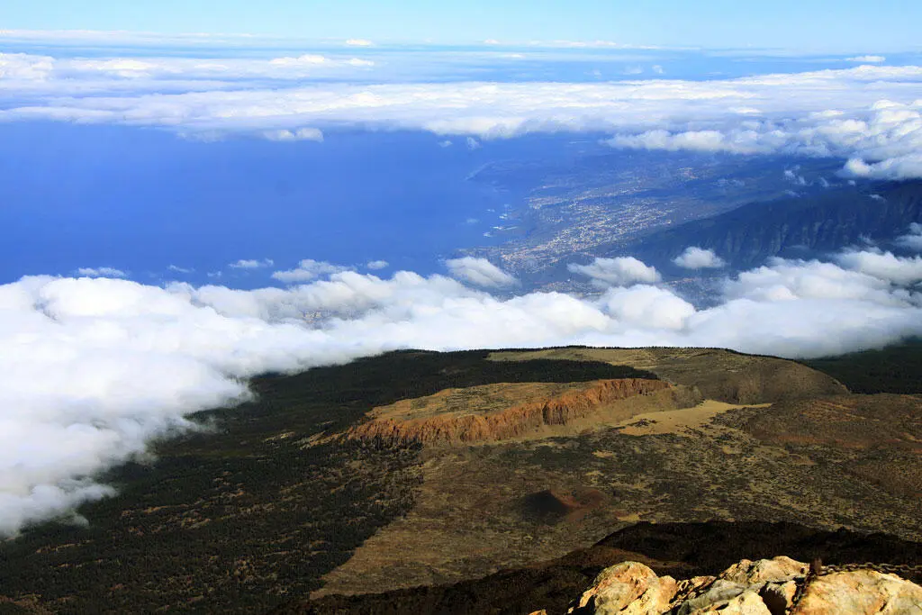 Blick vom Gipfel über die Wolken Richtung Nordküste Die Fläche des Teide - фото 13