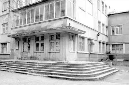 Парадний підїзд ДСГО сучасний вигляд Вул Кибальчича 12а Басейн - фото 14