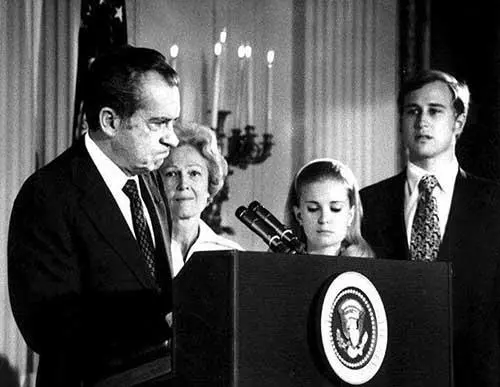 Официальное объявление президентом Р Никсоном об его отставке 8 августа 1974 - фото 58