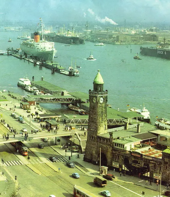 Hamburg 1960er Jahre Der Bismarck St Michaelis das Graue Haus am Meer - фото 12