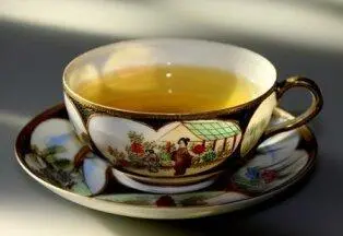Black tea makes dark eye rims fade Right Black tea with its ingredients can - фото 11