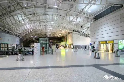 Zwischen zwei Flügen zum Italian Shopping Der Flughafen MailandBergamo hat - фото 4