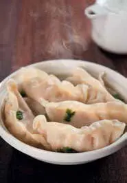 Блюдо тибетской кухни разновидность пельменей Готовят момо на пару а мясо - фото 55