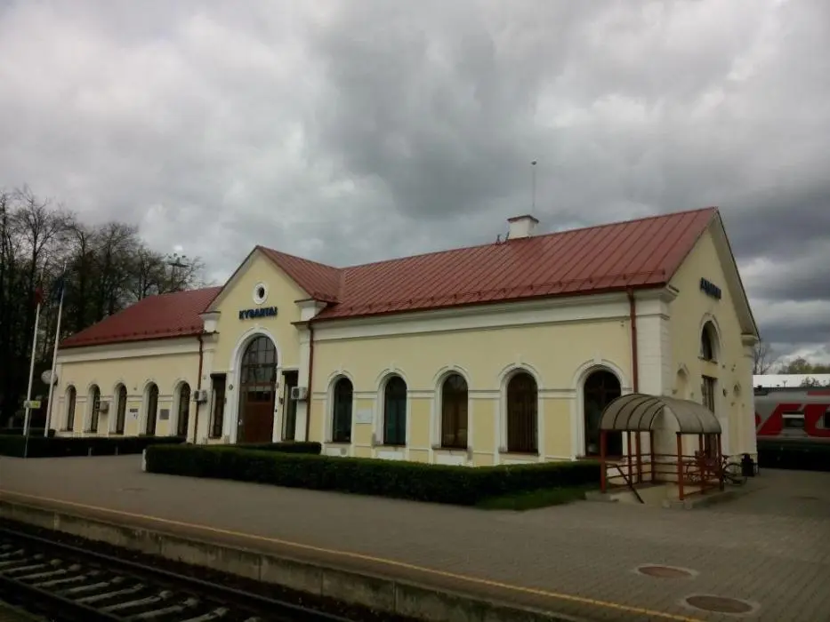 Das Bahnhofsgebäude in Kybartai in Litauen an der Grenze zur Kaliningrader - фото 3