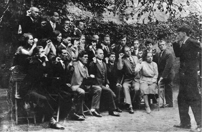 Молоді революціонери члени ОУН 1930ті рр Загальні засади зовнішньої - фото 7