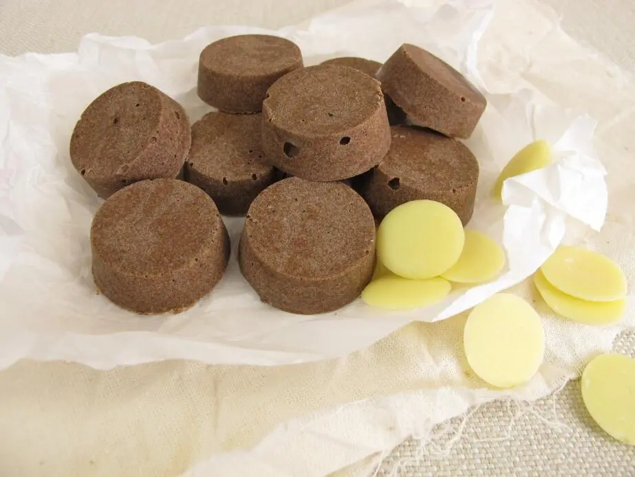 Für 10 Stück 30 g Kakaobutter 30 g Butterschmalz 2 EL Puderzucker 2 EL - фото 3