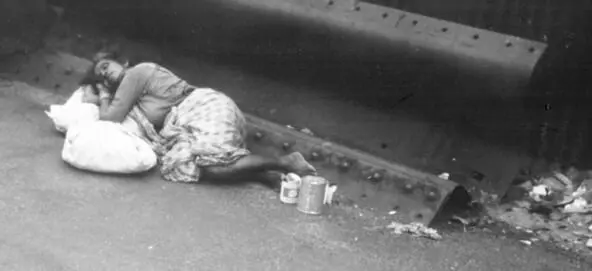 Ein großer Teil der Bettler waren stark behindert Es fehlten Gliedmaßen viele - фото 31
