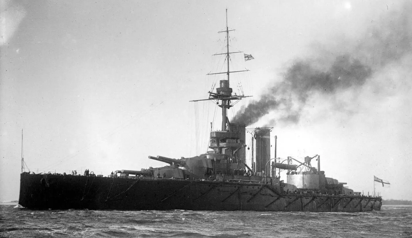 HMS Дерзкий 25700 тонн 1822787 метра броня до 12дм 4 турбины 31000 - фото 44