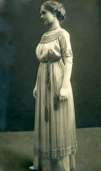 31 Липочка 1914 г Из архива МА Константиновой Новые веяния выразились в - фото 44