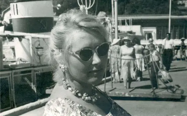 97а Л Анурова Конец 1950х гг Из архива Л Ануровой 98 Бусы бирюзовые с - фото 144