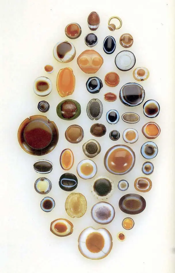 169 Бусины с глазком LSDubin The History of Beads New York 1995 p - фото 255
