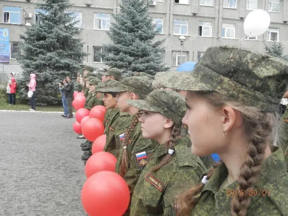 ДОСТОЙНАЯ СЕМЬЯ военная подготовка Если граждане учились в школе еще в - фото 1