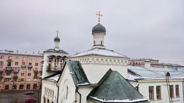 При больнице два храма построенные в стиле псковской церковной архитектуры - фото 2